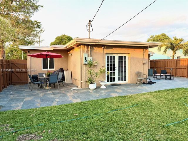 295 SW 9th St, Dania Beach, FL 33004