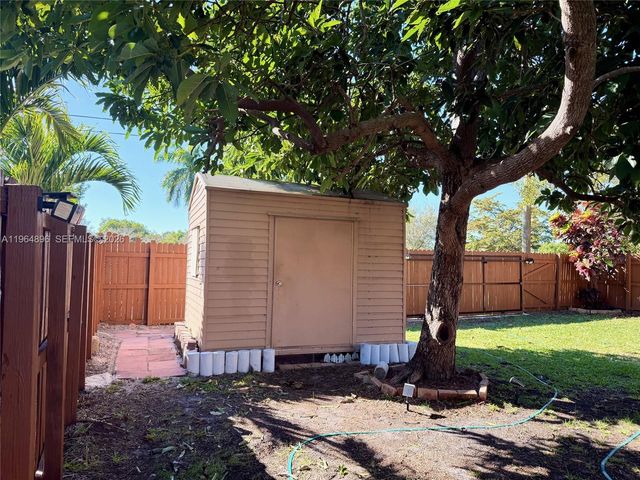 295 SW 9th St, Dania Beach, FL 33004