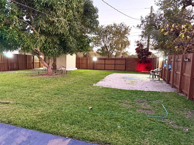 295 SW 9th St, Dania Beach, FL 33004