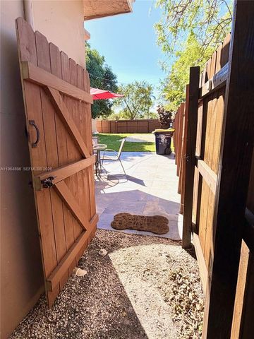 295 SW 9th St, Dania Beach, FL 33004