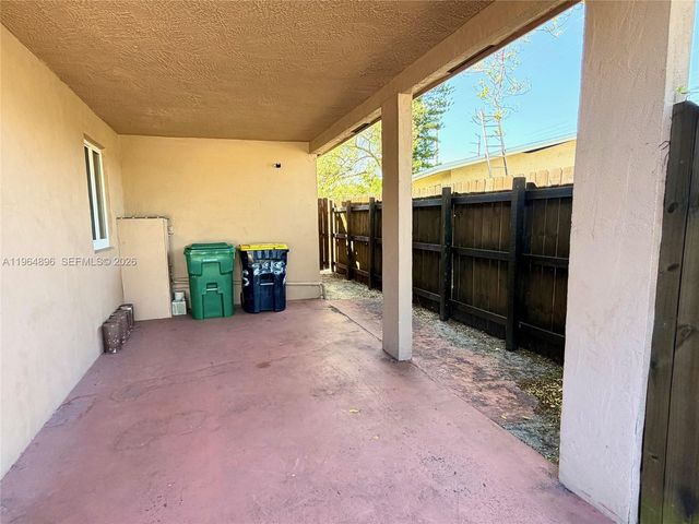 295 SW 9th St, Dania Beach, FL 33004