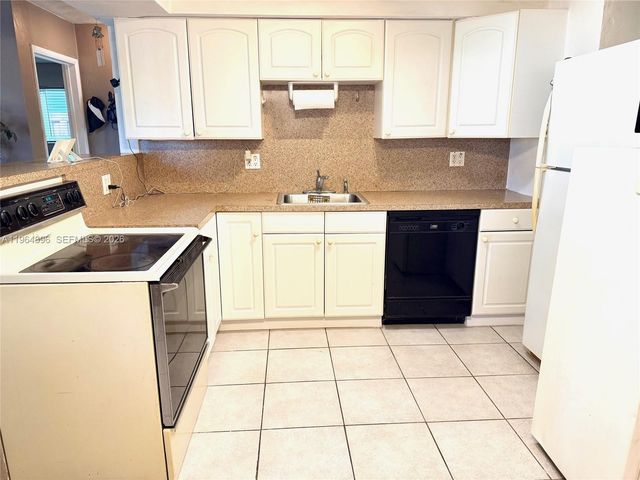 295 SW 9th St, Dania Beach, FL 33004