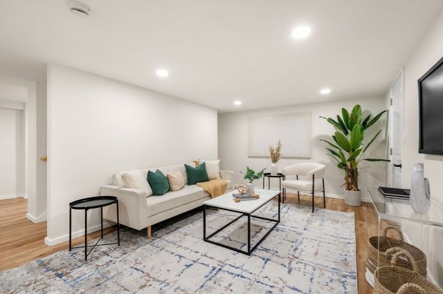 179 Woodcliff Rd, Newton, MA 02461