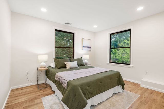 179 Woodcliff Rd, Newton, MA 02461