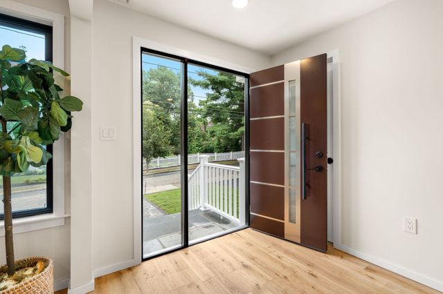 179 Woodcliff Rd, Newton, MA 02461
