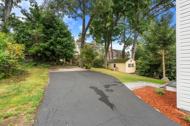 179 Woodcliff Rd, Newton, MA 02461