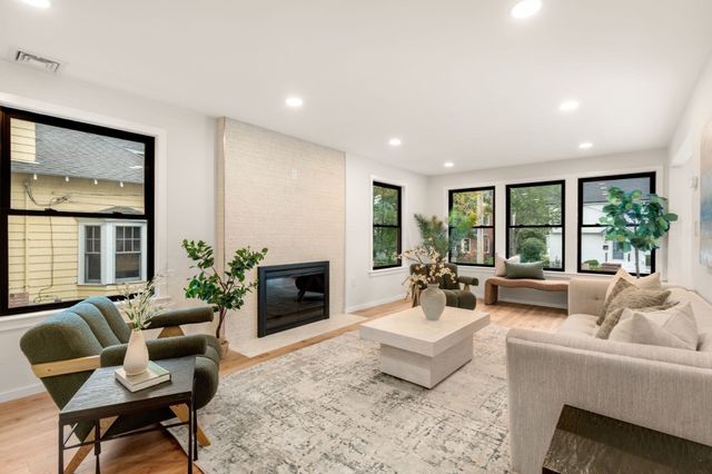 179 Woodcliff Rd, Newton, MA 02461