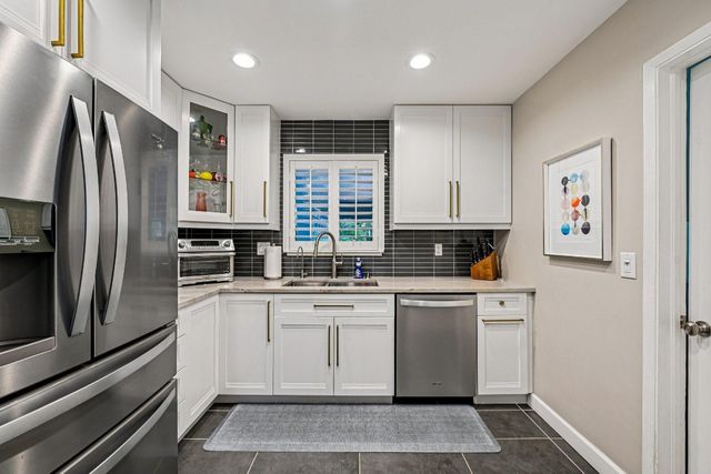 3676 NE 18th Avenue, Oakland Park, FL 33334