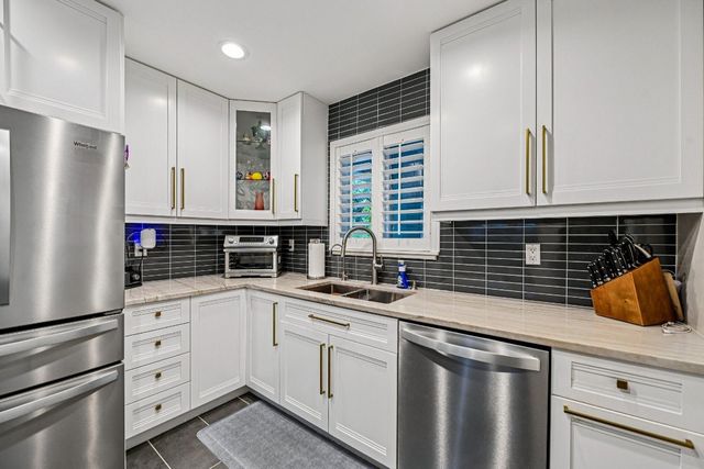 3676 NE 18th Avenue, Oakland Park, FL 33334