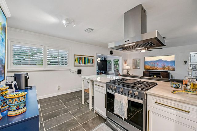 3676 NE 18th Avenue, Oakland Park, FL 33334