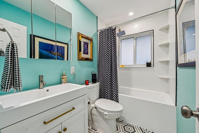 3676 NE 18th Avenue, Oakland Park, FL 33334