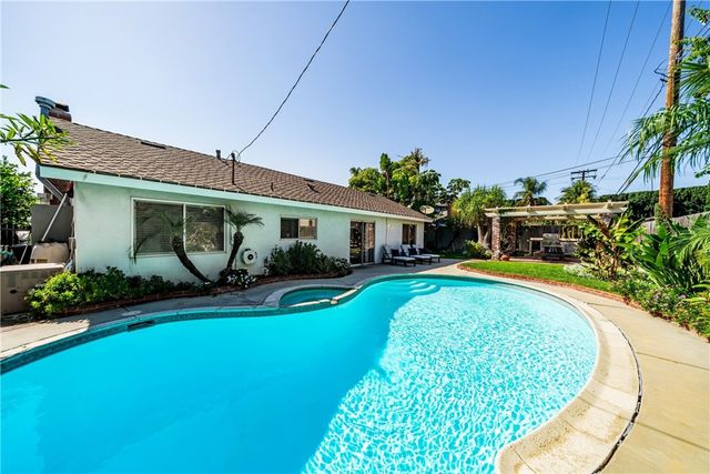 3140 Coolidge Avenue, Costa Mesa, CA 92626