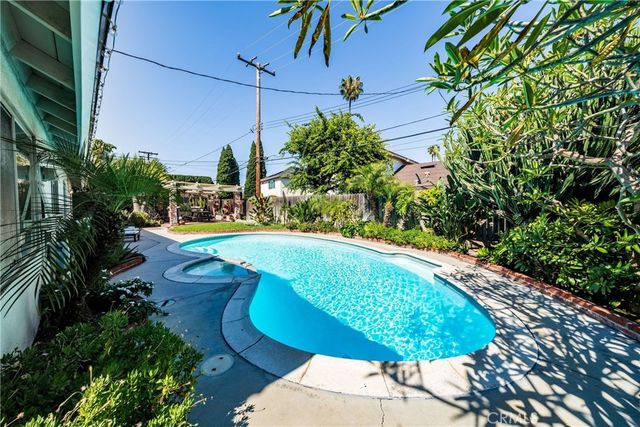 3140 Coolidge Avenue, Costa Mesa, CA 92626