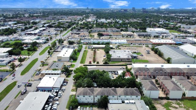 8710 Beverlyhill Street 201, Houston, TX 77063