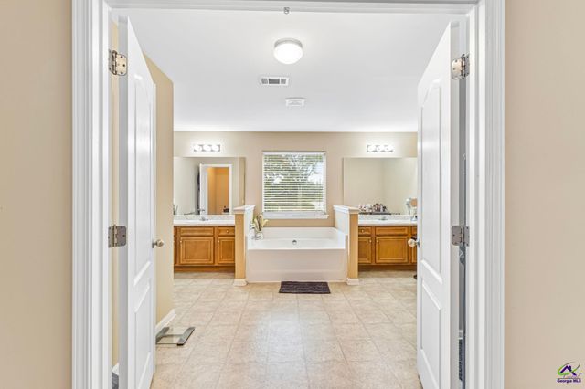 210 Haywood Drive, Kathleen, GA 31047