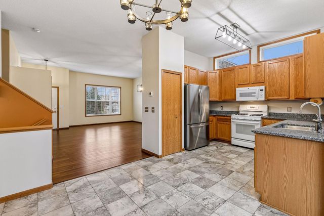 1658 Oakbrooke Circle, Eagan, MN 55122