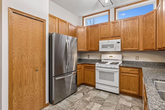 1658 Oakbrooke Circle, Eagan, MN 55122