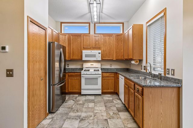 1658 Oakbrooke Circle, Eagan, MN 55122