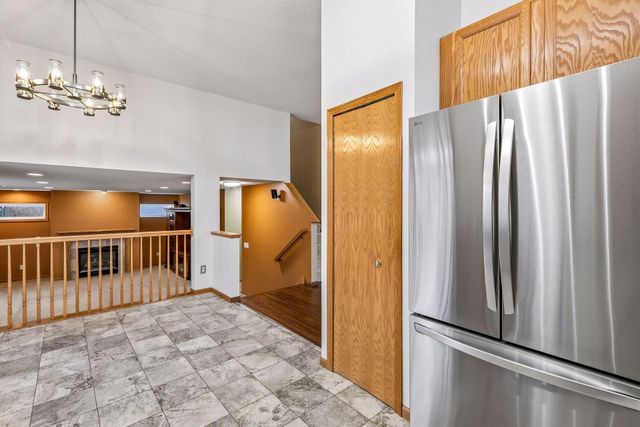 1658 Oakbrooke Circle, Eagan, MN 55122