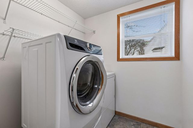 1658 Oakbrooke Circle, Eagan, MN 55122