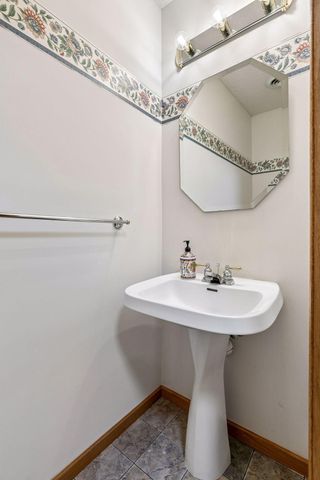 1658 Oakbrooke Circle, Eagan, MN 55122