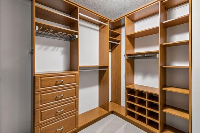 1658 Oakbrooke Circle, Eagan, MN 55122