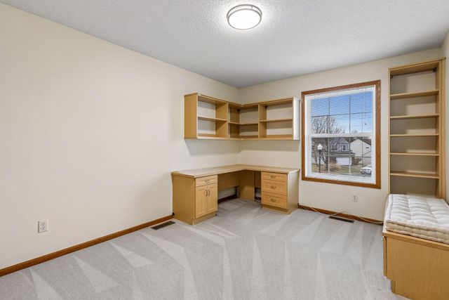 1658 Oakbrooke Circle, Eagan, MN 55122