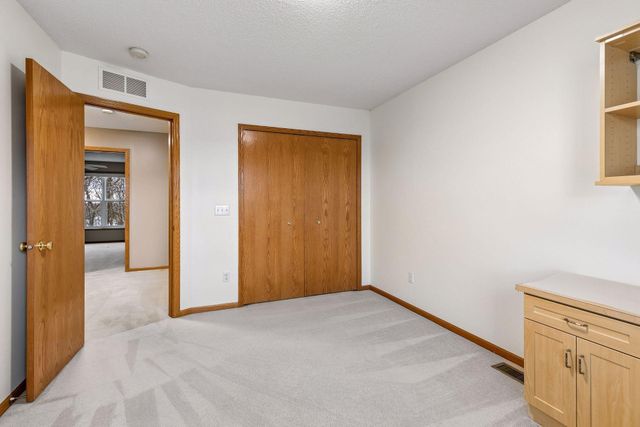 1658 Oakbrooke Circle, Eagan, MN 55122