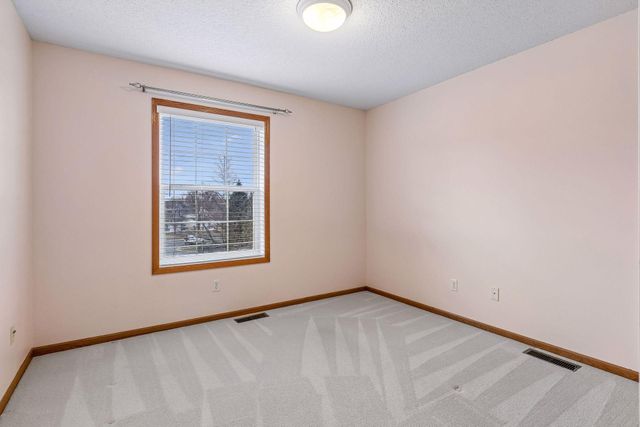 1658 Oakbrooke Circle, Eagan, MN 55122