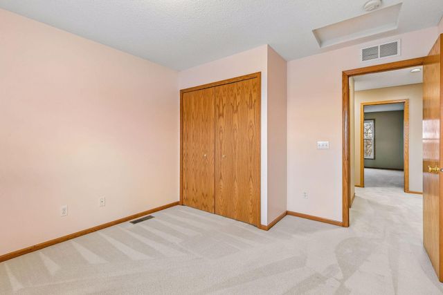 1658 Oakbrooke Circle, Eagan, MN 55122