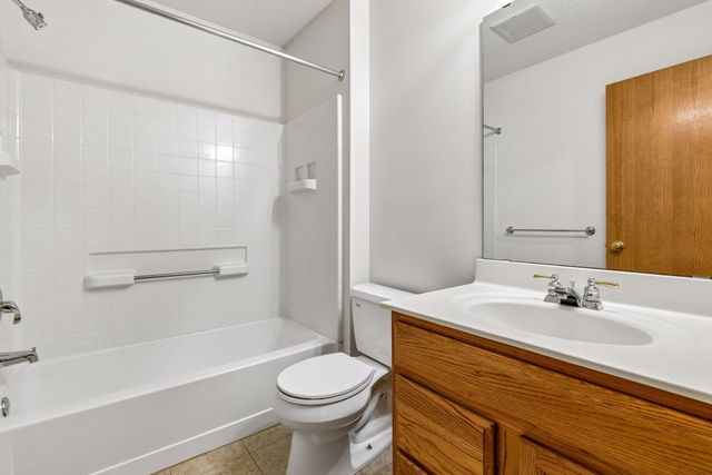 1658 Oakbrooke Circle, Eagan, MN 55122