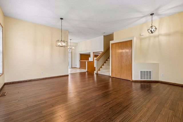 1658 Oakbrooke Circle, Eagan, MN 55122