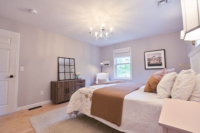 21 Holly Circle, Easthampton, MA 01027
