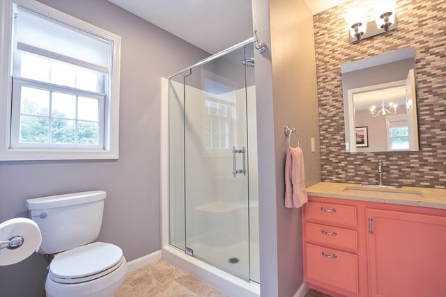 21 Holly Circle, Easthampton, MA 01027