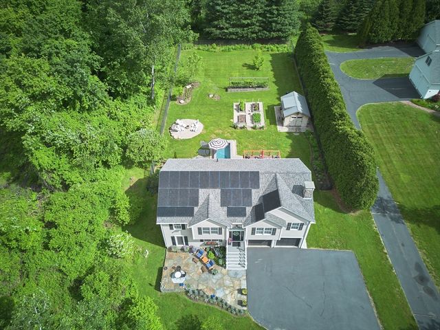 21 Holly Circle, Easthampton, MA 01027
