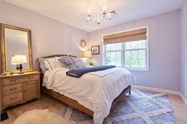 21 Holly Circle, Easthampton, MA 01027