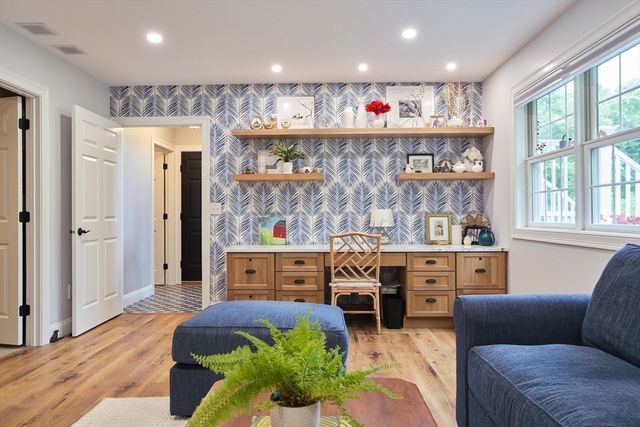 21 Holly Circle, Easthampton, MA 01027