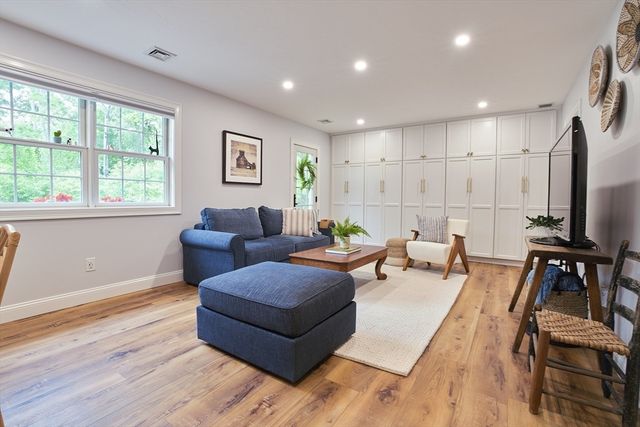 21 Holly Circle, Easthampton, MA 01027