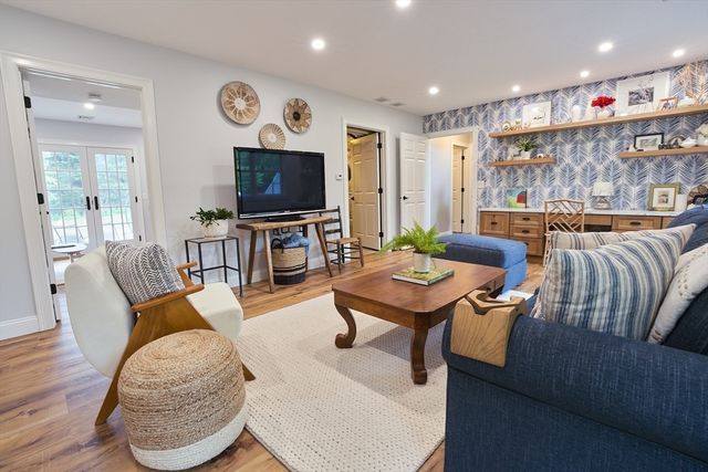 21 Holly Circle, Easthampton, MA 01027