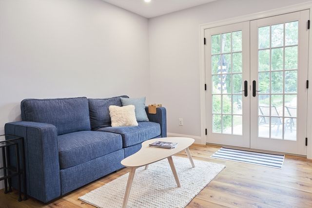 21 Holly Circle, Easthampton, MA 01027