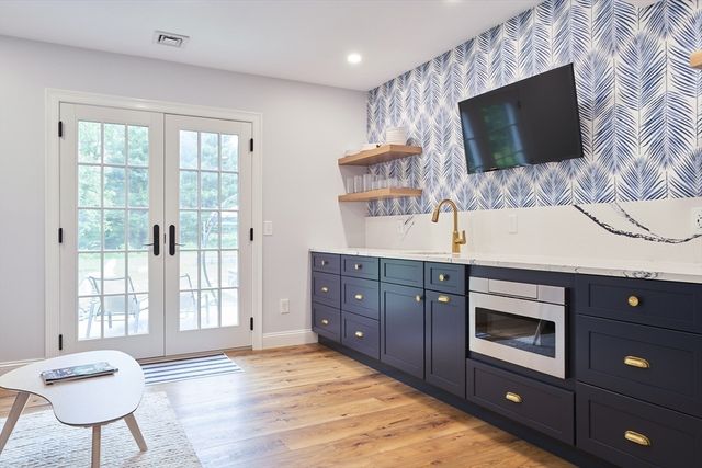 21 Holly Circle, Easthampton, MA 01027