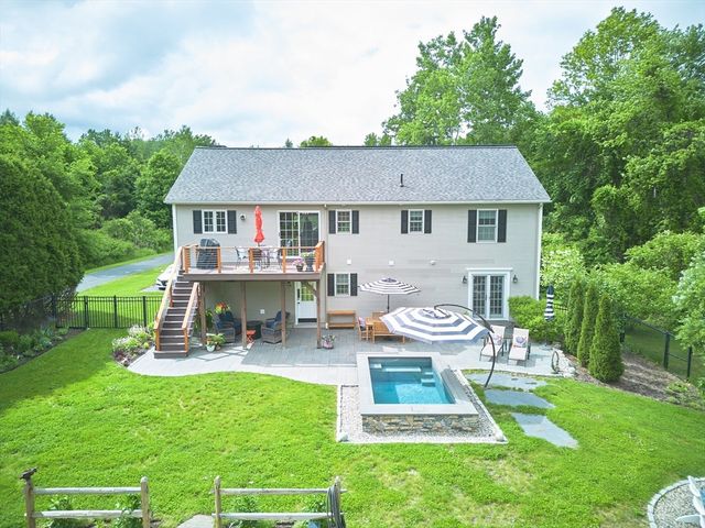 21 Holly Circle, Easthampton, MA 01027