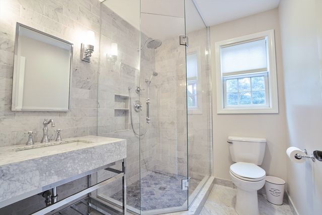 21 Holly Circle, Easthampton, MA 01027