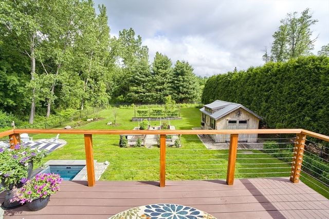 21 Holly Circle, Easthampton, MA 01027