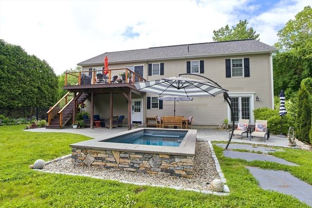 21 Holly Circle, Easthampton, MA 01027