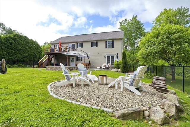 21 Holly Circle, Easthampton, MA 01027