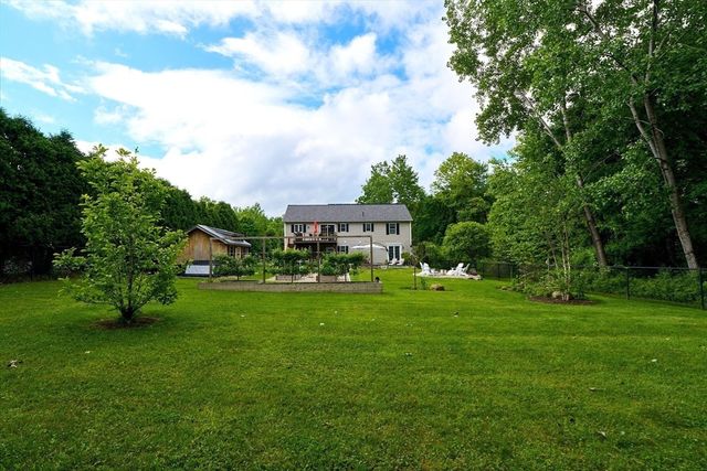 21 Holly Circle, Easthampton, MA 01027
