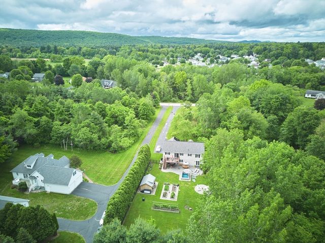 21 Holly Circle, Easthampton, MA 01027