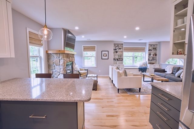 21 Holly Circle, Easthampton, MA 01027
