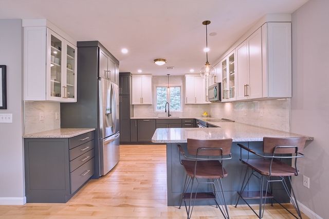 21 Holly Circle, Easthampton, MA 01027